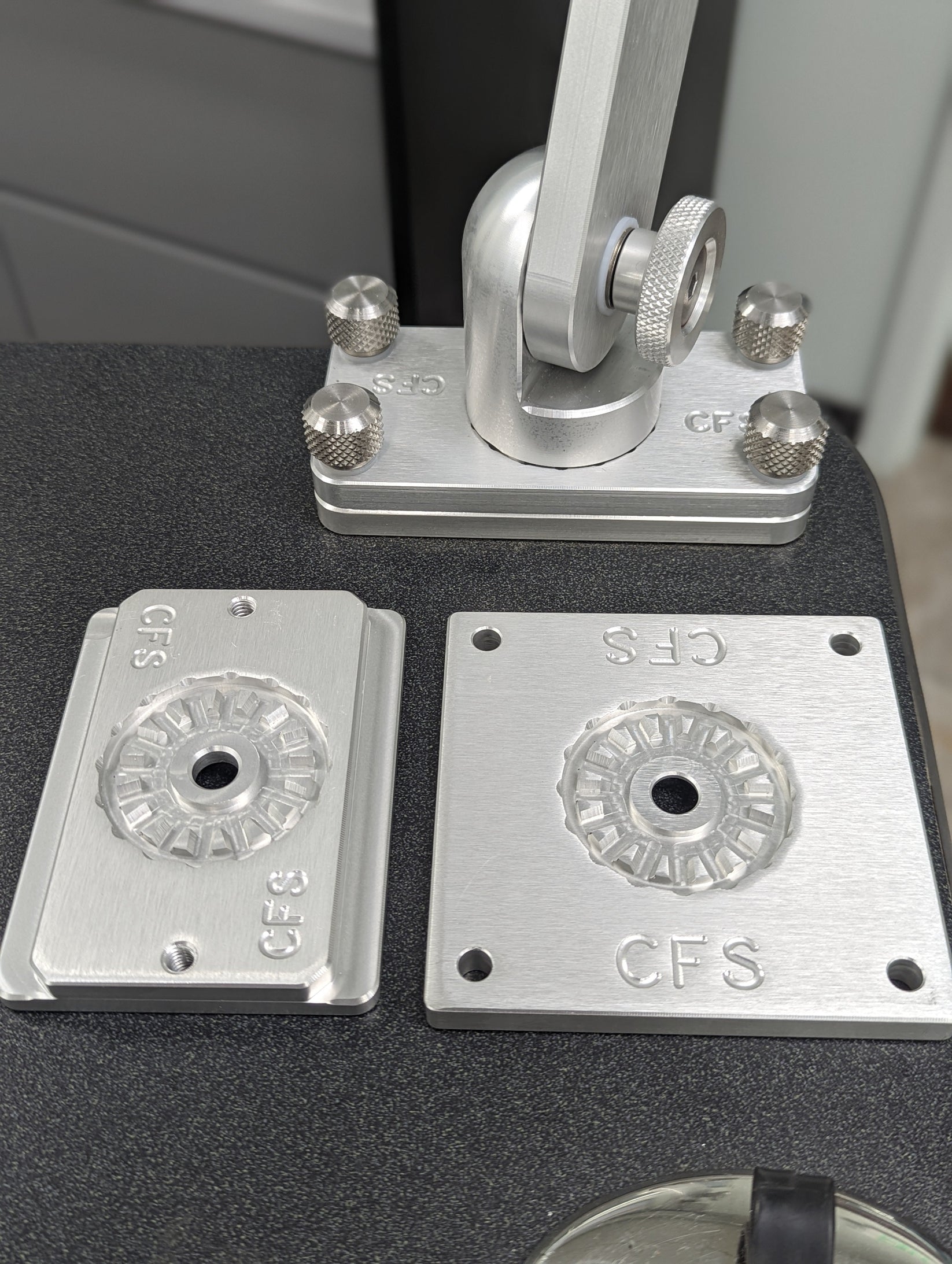 Custom Dual Articulating Fishfinder Mount | Cisco
